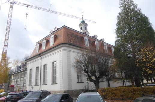 Obsah obr�zku venku, obloha, auto, Pozemn� vozidloObsah generovan� pomoc� AI m��e b�t nespr�vn�.