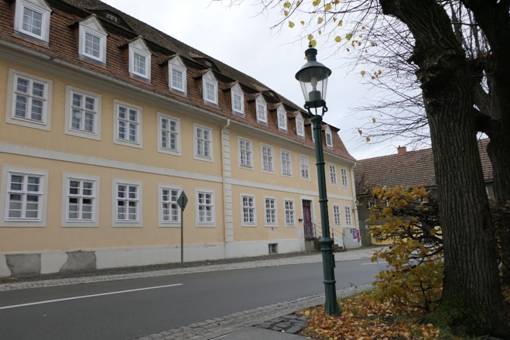 Obsah obr�zku venku, okno, podzim, oblohaObsah generovan� pomoc� AI m��e b�t nespr�vn�.