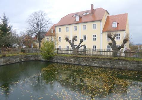 Obsah obr�zku venku, obloha, strom, budovaObsah generovan� pomoc� AI m��e b�t nespr�vn�.