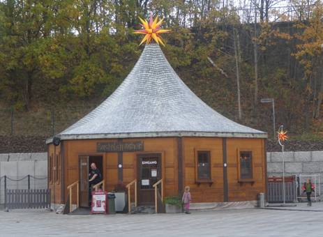 Obsah obr�zku venku, strom, st�echa, budovaObsah generovan� pomoc� AI m��e b�t nespr�vn�.